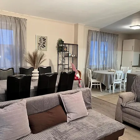 Geräumiges Haus Mit Viel Platz *