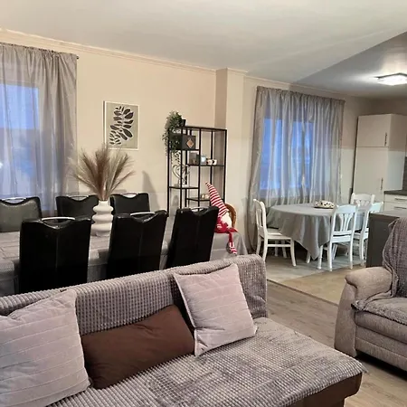 Geräumiges Haus Mit Viel Platz *